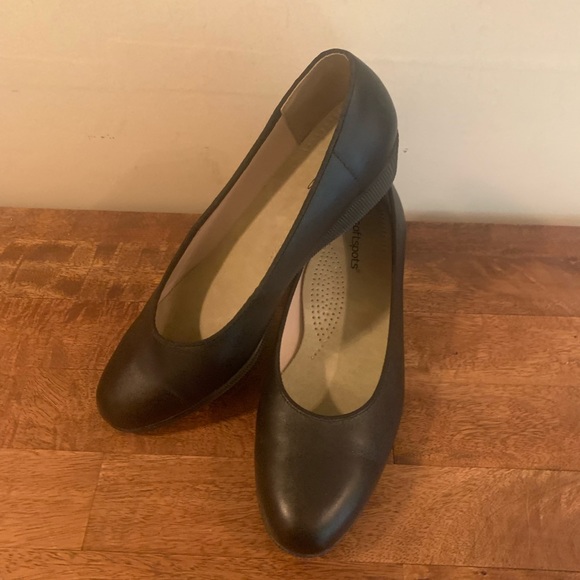 Softspots Shoes - SoftSpots Black Leather Flats size 12WW